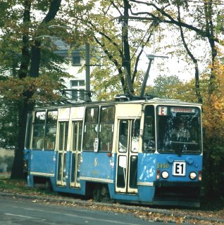 Skład 2450+2449 jako linia E1, pętla Osobowice