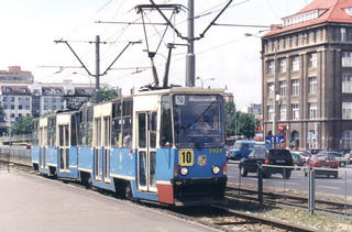 Skład 2424+2432 jako linia 10, pl. Pierwszego Maja