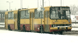 Ikarus #5219 jako linia 128, awaryjny postój przy ul. Krzywoustego