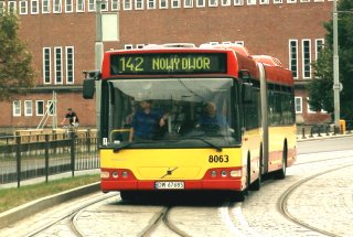 Volvo #8063 jako linia 142, ul. Nowy Świat
