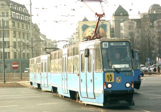 Skład 2440+2439 jako linia 10, ul. Oławska