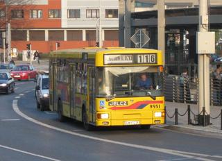 #9551 na linii 116 podąża w stronę pętli, Rondo Reagana, 2008.11.05