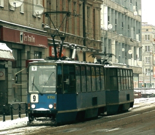 Skład 2352+2351 jako linia 9, ul. Kołłątaja