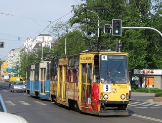 Skład 2526+2525 na linii 9, u. H. Sienkiewicza, 2009.04.29