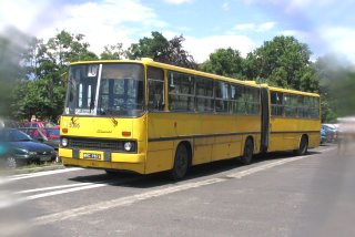 Ikarus #5306 jako linia C w czasie międzyszczytowego garażowania, parking przy Poczcie Głównej