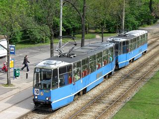 Skład 2340+2339 na linii 10, ul. Z. Wróblewskiego, 2009.04.27