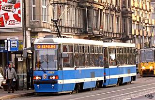 Skład 2522+2521 po modernizacji, linia 9, ul. Kołłątaja, 2004.10.25