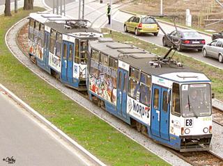 Skład 2458+2459 pomodernizacji jako linia E8, ul. Osobowicka, 2004.11.01