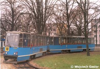 Skład 2422+2421 jako linia 10, pętla Biskupin