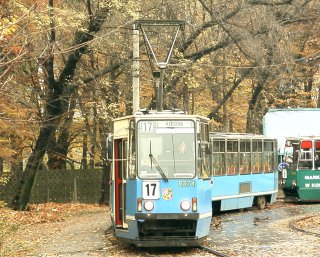 Skład 2374+2373 jako linia 17, pętla Sępolno