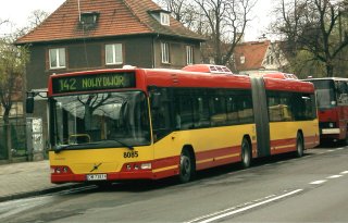 Volvo #8085 jako linia 142, al. Kasprowicza