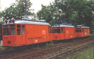 Zabytkowe wagony techniczne: G061, G063 i G064 w czasie parady, ul. Wróblewskiego