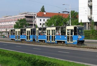 Skład 2346+2345 na linii 12, pl. Grunwaldzki, 2009.04.29