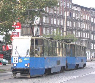 Skład 2268+2269 jako linia E2, pl. Staszica