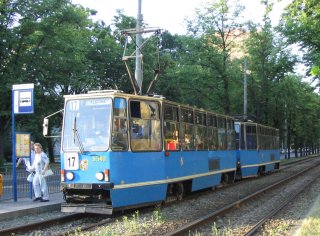 Skład 2540+2539 jako linia 17, ul. Powstańców Śląskich