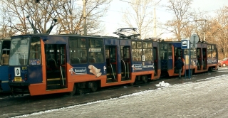 Skład 2274+2275 jako linia 0P, pl. Staszica