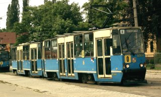 Skład 2394+2393 jako linia 0P, ul. Mieszczańska