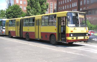 Ikarus #5294 na linii 149 w czasie międzyszczytowego garażowania, parking przy Poczcie Głównej