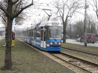 Protram 205WrAs #2710 na linii 2, ul. Z. Wróblewskiego, 2009.03.02