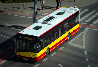 Solaris 5438 na linii K, skrzyżowanie ulic Borowskiej i Suchej.