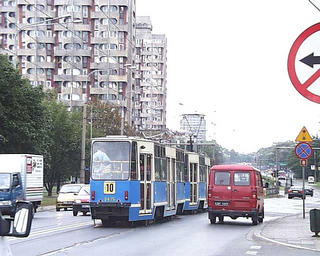 Skład 2436+2435 jako linia 10, pl. Grunwaldzki