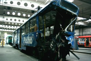 Szczątki rozbitego 102Na #2025, hala zajezdni Borek