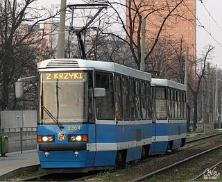 Skład 2364+2363 już w skartoflałej postaci. Linia 2, ul. Powstańców Śląskich, 2007-04-01.