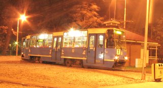 Skład 2222+2223 jako linia 7, pętla Krzyki