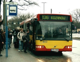 Volvo #8113 jako linia 136, al. Hallera