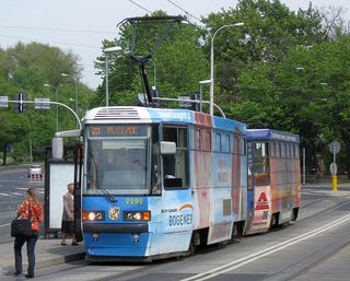 Skład 2292+2293 na linii 23, al. J. Kochanowskiego, 2009.04.27