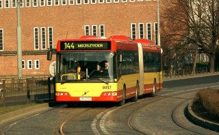 Volvo #8057 jako linia 144, ul. Nowy Świat