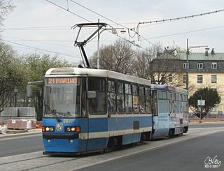 Zmodernizowany skład 2237+2236 jako linia 21, ul. Grodzka, 2007-04-09.