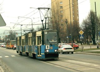 Skład 2218+2219 jako linia 8, ul. Hubska