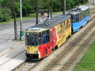 Skład 2338+2337 na linii 70, ul. Z. Wróblewskiego, 2009.04.27