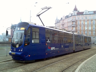 13.02.2016, pl. Powstańców Wielkopolskich, Moderus #2805 w obsłudze linii 0L.
