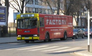 Jelcz #9016 na linii 141 wykonuje kurs z zajezdni IX, ul. Ł. Górnickiego, 2008.12.02