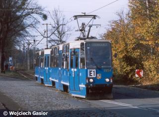 Skład 2254+2255 jako linia E1, ul. Osobowicka