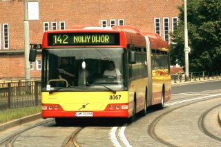 Volvo #8067 jako linia 142, ul. Nowy Świat