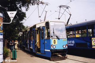 Skład 2204+2205 jako linia 0L, pl. Staszica