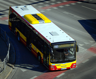 MAN 4405 jako linia 110, skrzyżowanie Suchej i Borowskiej.