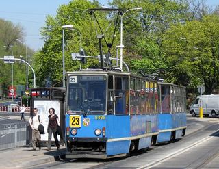 Skład 2428+2427 na linii 23, ul. J. Kochanowskiego, 2009.04.20