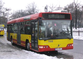 Volvo #7012 jako awaryjny, ul. Peronowa