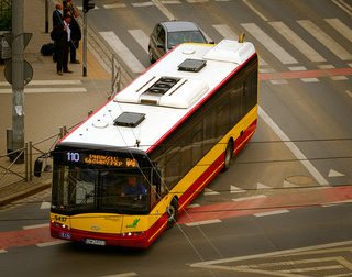 Solaris 5437 jako linia 110, skrzyżowanie Suchej i Borowskiej.