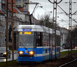 Protram #2713 jako linia 9 na ul. Ślężnej.