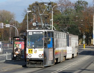 Skład 2362+2361 na linii 17, al. J. Kochanowskiego, 2009.11.05