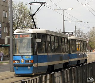 Skład 2263+2256 po modernizacji jako linia 12 na ul. Piaskowej, 2007-04-09.