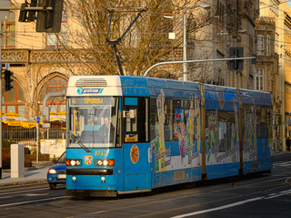 Protram #2717 jako linia 4 na świeżo wyremontowanej ul. Krupniczej.