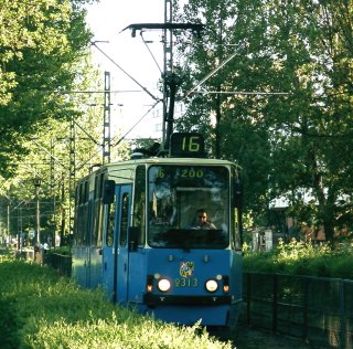 Stopiątka #2313 jeszcze jako 105Ng, ale już bez zepsutej doczepki #2332 jako linia 16, ul. Ślężna
