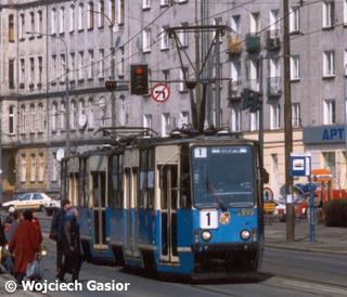 Skład 2292+2293 jako linia 1, ul. Nowowiejska