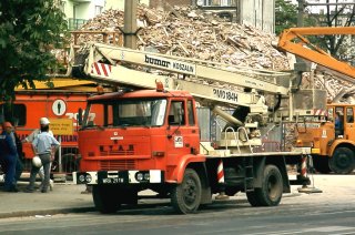 Podnośnik #1089, roboty wyburzeniowe przy ul. Pułaskiego